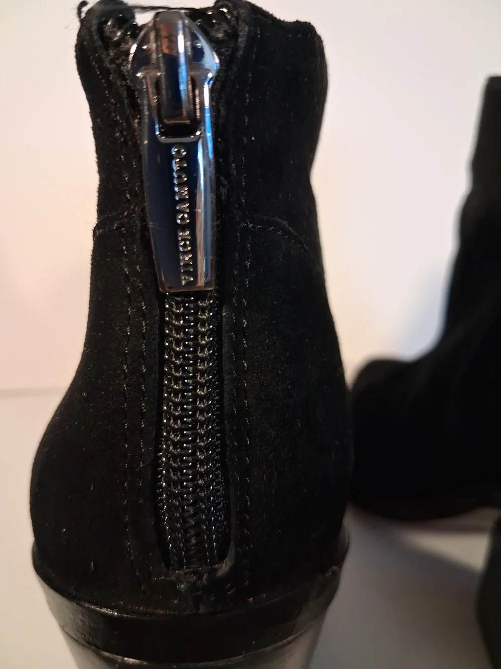Vince CamutoWomens Shoes Black Suede Leather Pointed Toe Ankle Booties Size 8.5
